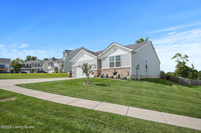 4002 White Pine Ln, La Grange, KY 40031