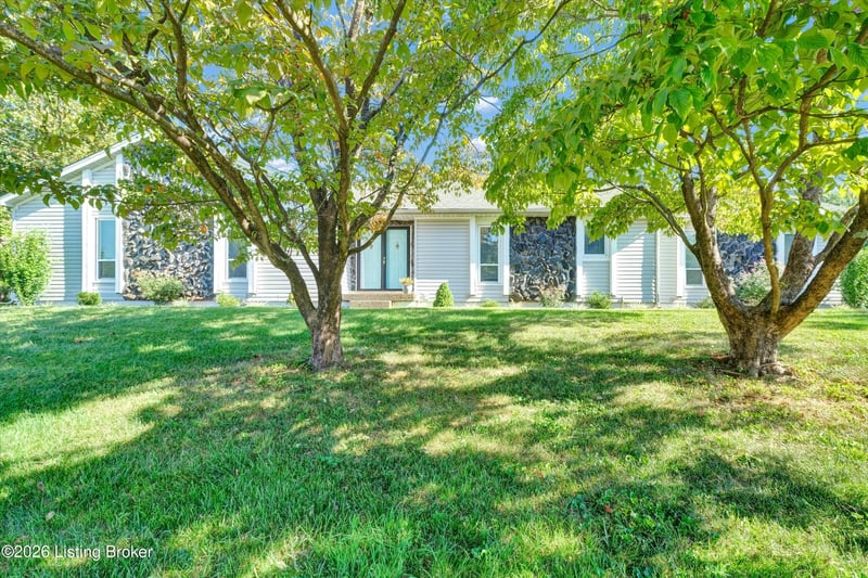 4005 Riveroaks Ln, Louisville, KY 40241