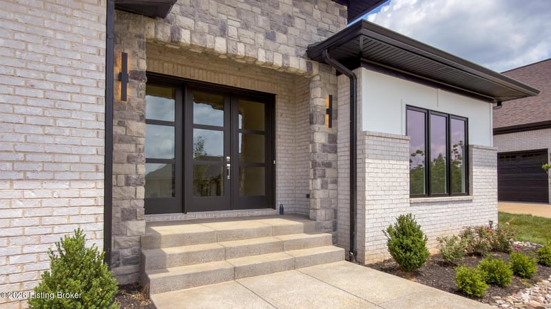 4007 Thomas Farm Dr, Louisville, KY 40299