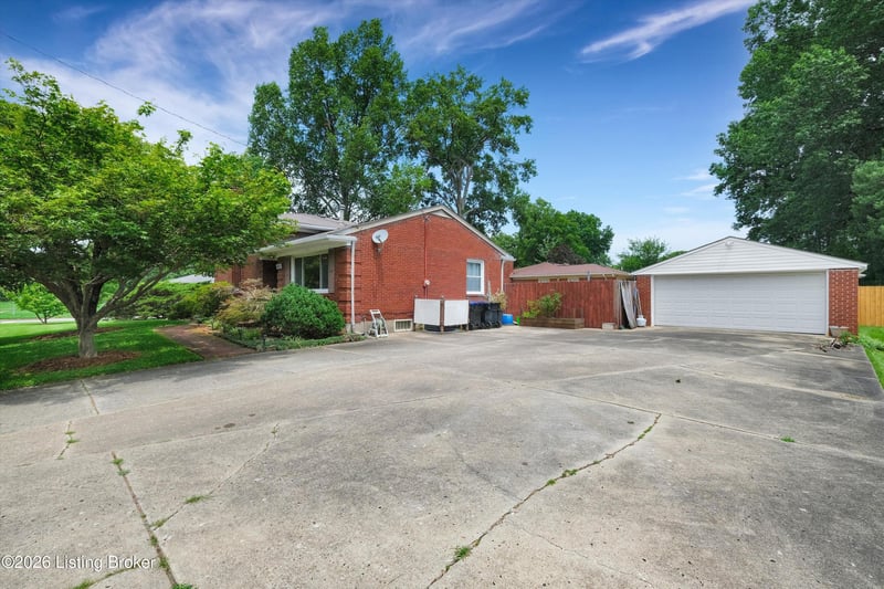 4011 Mamaroneck Rd, Louisville, KY 40218