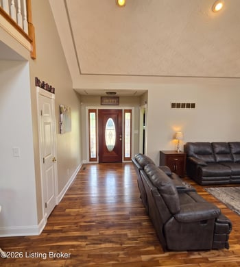 4013 Stonelanding Ct, Louisville, KY 40272