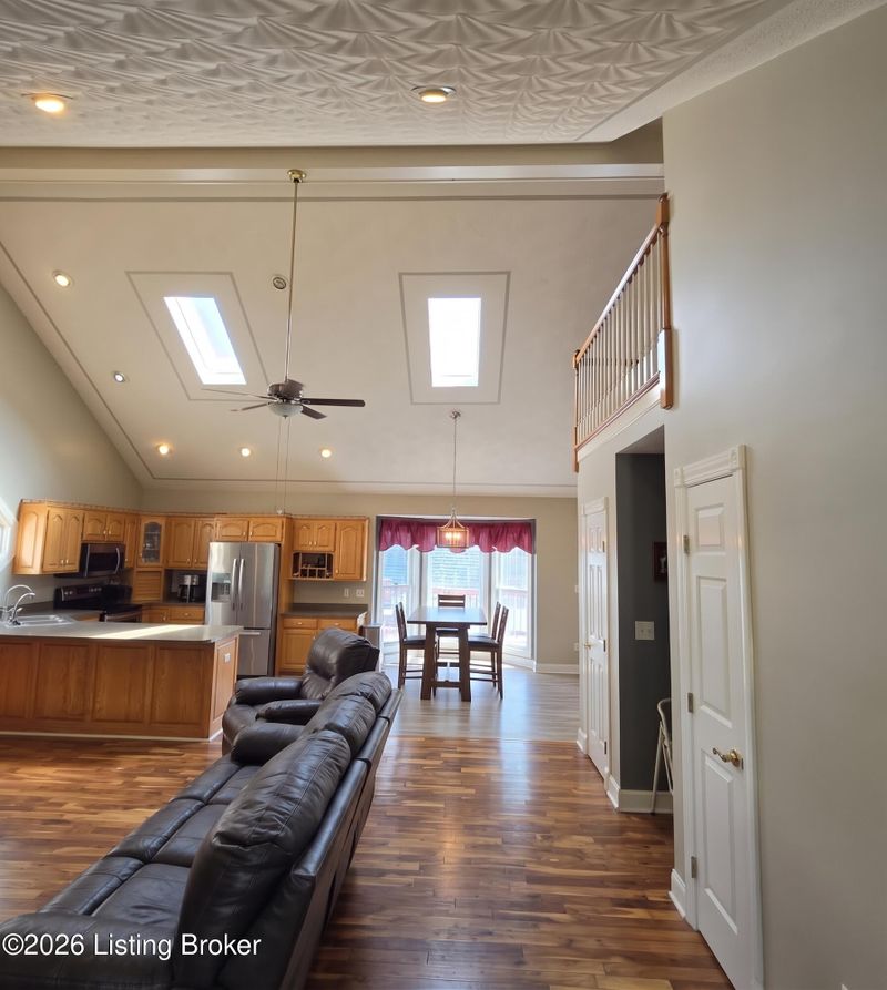 4013 Stonelanding Ct, Louisville, KY 40272