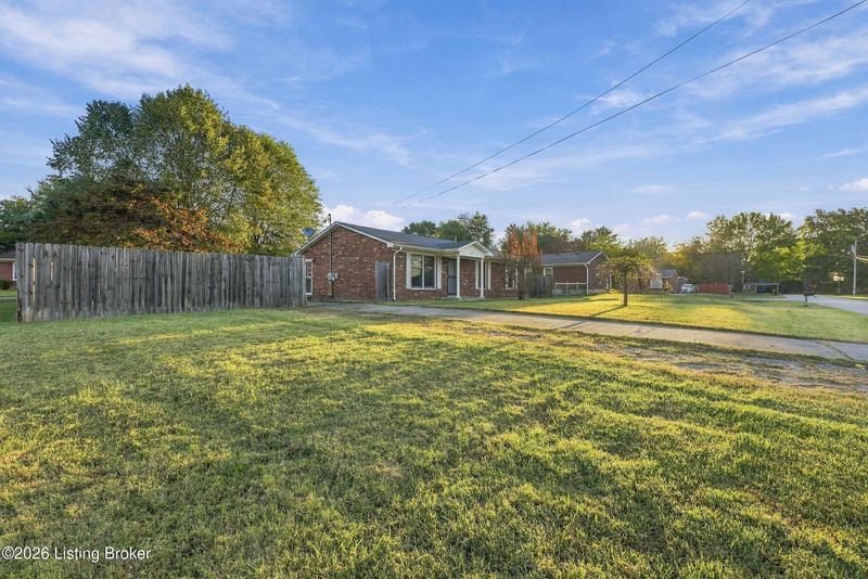 402 Dogwood Dr, Mt Washington, KY 40047