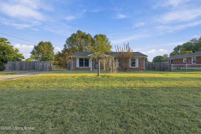 402 Dogwood Dr, Mt Washington, KY 40047