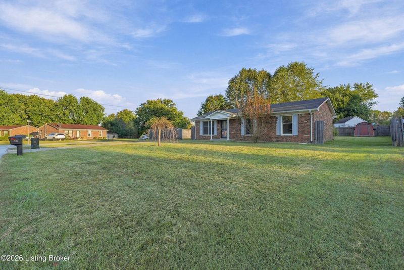 402 Dogwood Dr, Mt Washington, KY 40047