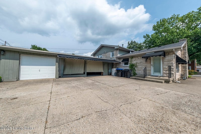 4021 Blossomwood Dr, Louisville, KY 40220