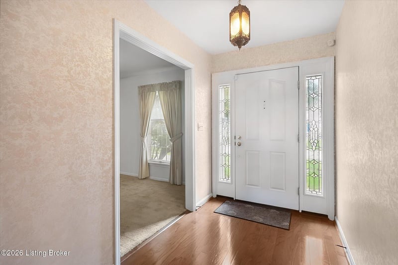 4021 Landside Dr, Louisville, KY 40220
