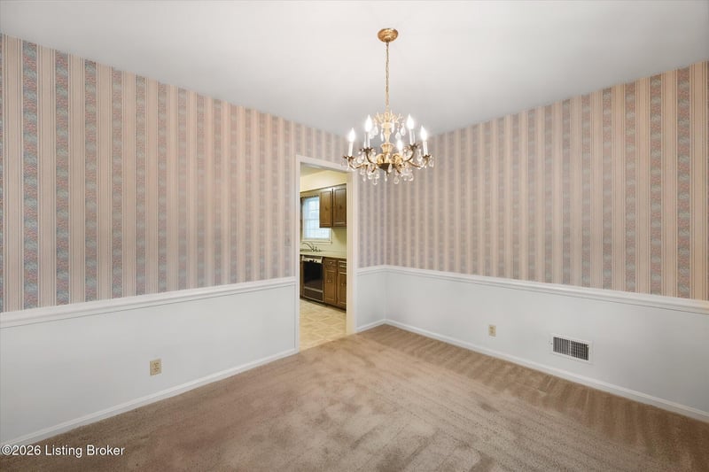 4021 Landside Dr, Louisville, KY 40220
