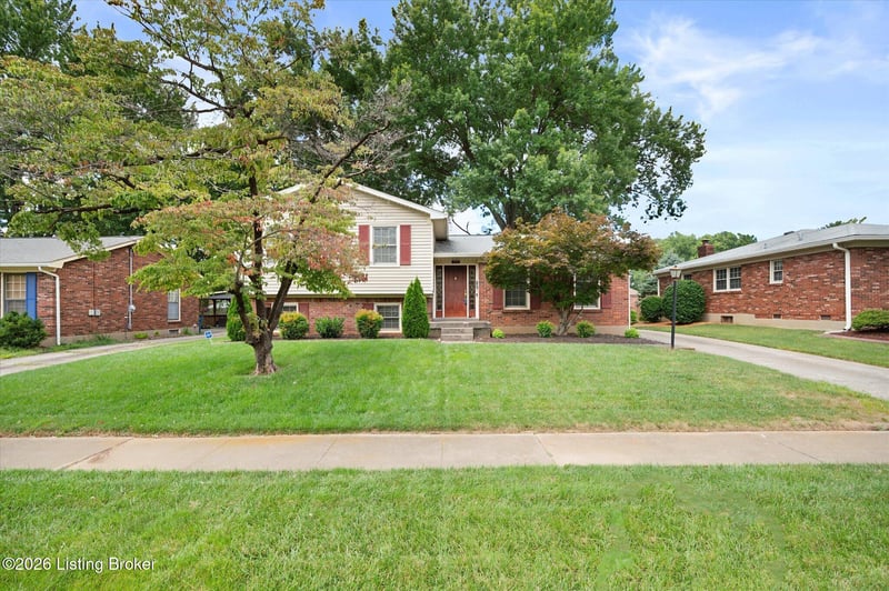 4021 Landside Dr, Louisville, KY 40220