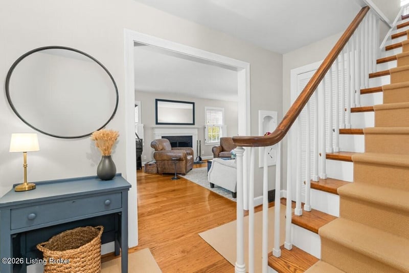 4029 St Ives Ct, Louisville, KY 40207