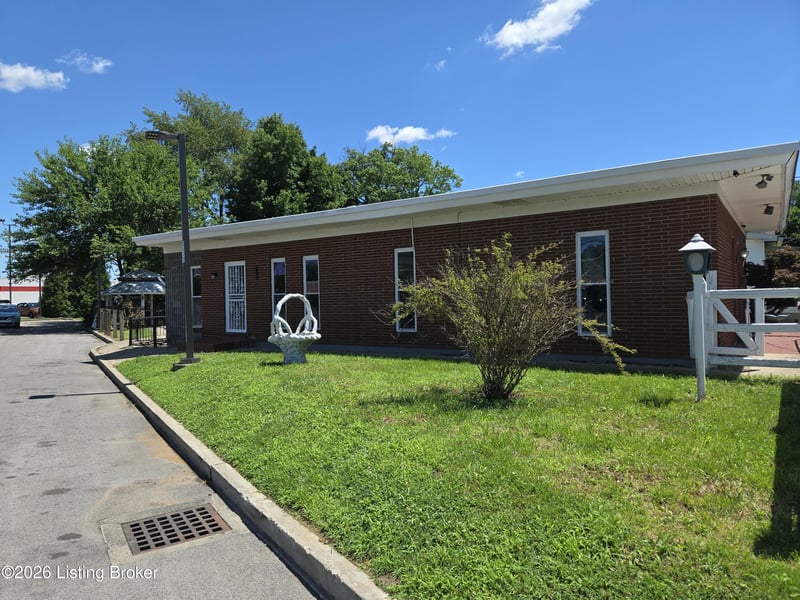 4035 Blanton Ln, Louisville, KY 40216