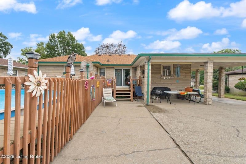 4040 Eden Ln, Louisville, KY 40216