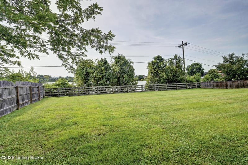 410 Old Towne Rd, Louisville, KY 40214