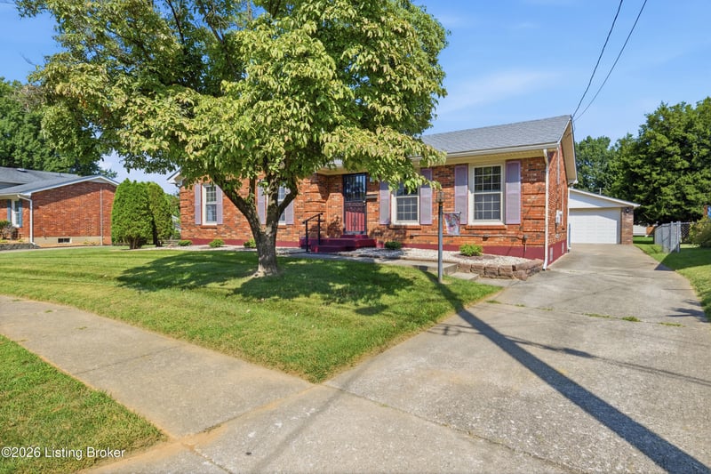 4101 Landside Dr, Louisville, KY 40220