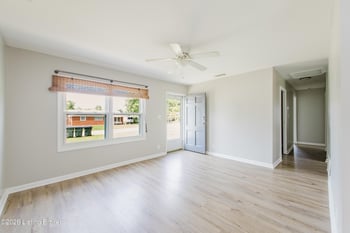 4107 Angel Ter, Louisville, KY 40299