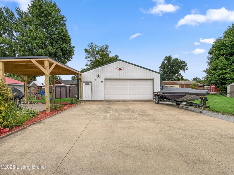 4110 Jim Hawkins Dr, Louisville, KY 40229