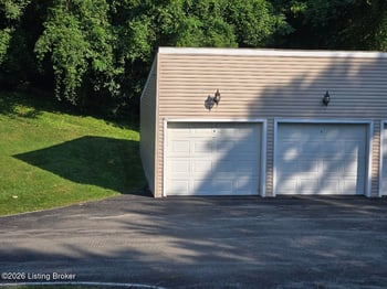 4116 Stoneview Dr #APT 4, Louisville, KY 40207