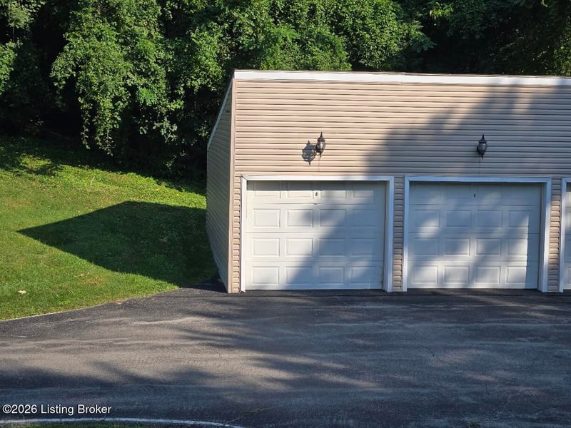 4116 Stoneview Dr #APT 4, Louisville, KY 40207