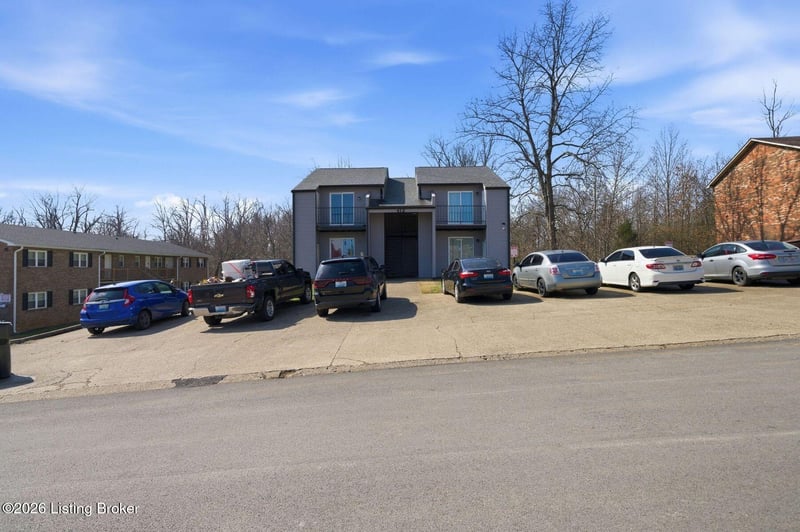 412 Wood Creek Dr, Radcliff, KY 40160