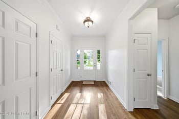 4122 Brook Farm Pl, Louisville, KY 40299