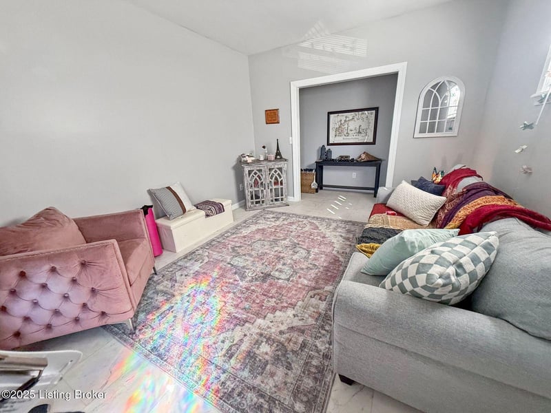 4141 W Market St, Louisville, KY 40212