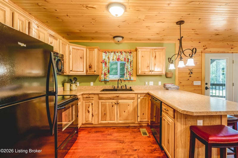 416 Wilderness Rd, Mammoth Cave, KY 42259