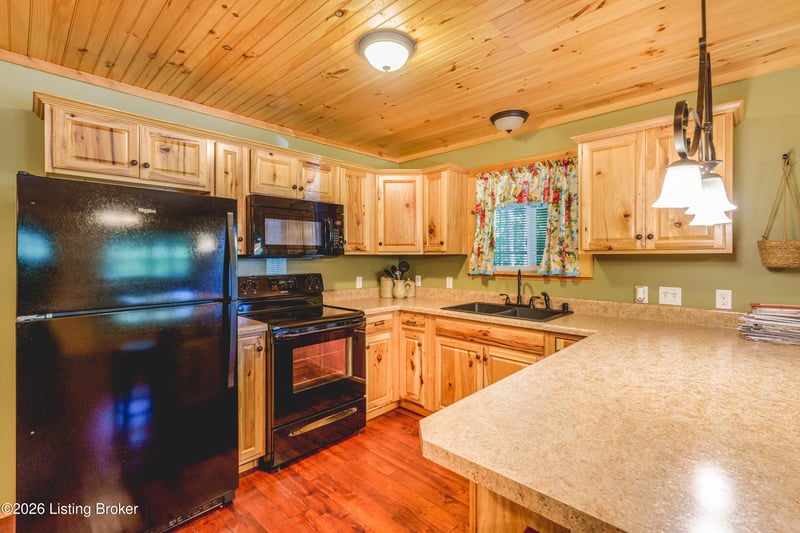 416 Wilderness Rd, Mammoth Cave, KY 42259