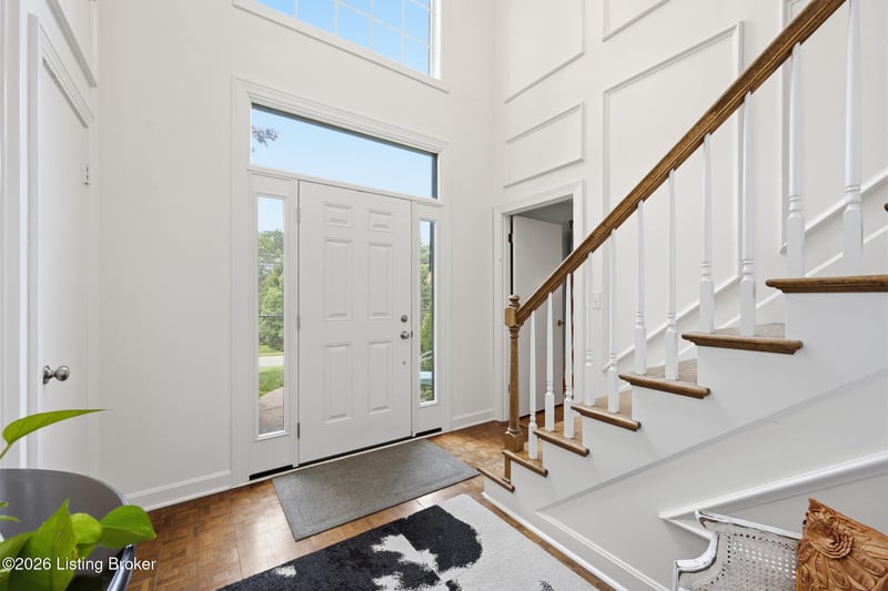417 Blankenbaker Ln, Louisville, KY 40207