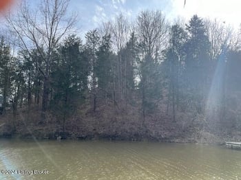 42 Trailwoods Lake Rd, Bagdad, KY 40003