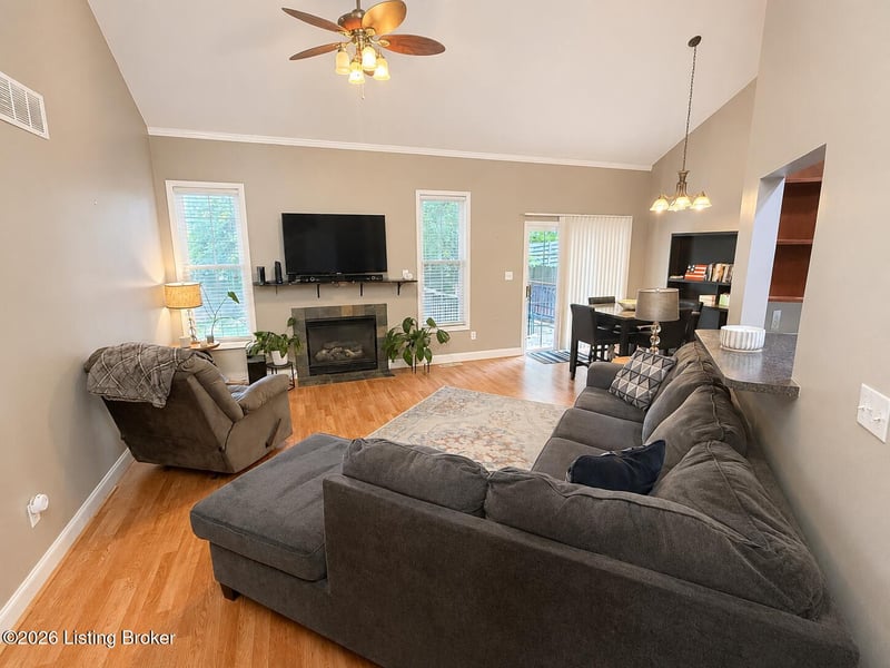 4201 Sunny Crossing Dr, Louisville, KY 40299
