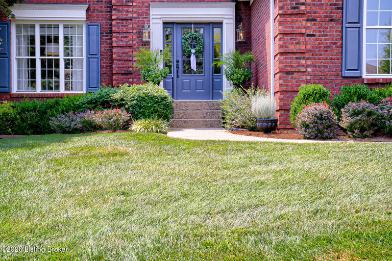4206 Lake Spring Ct, Louisville, KY 40299
