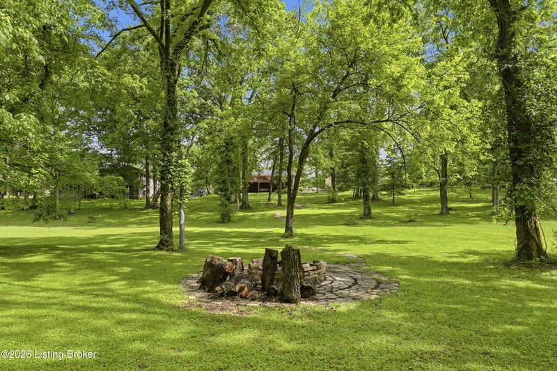 4210 Dolphin Rd, Louisville, KY 40220