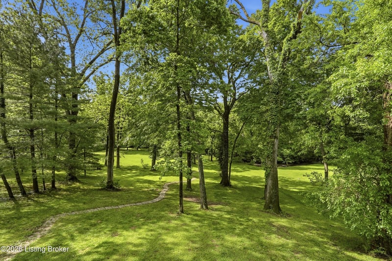 4210 Dolphin Rd, Louisville, KY 40220