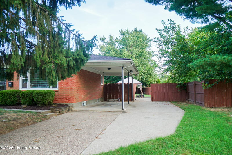 4211 Lynnbrook Dr, Louisville, KY 40220