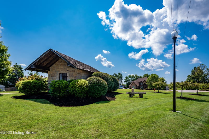 423 Misty Green Ct, Mt Washington, KY 40047