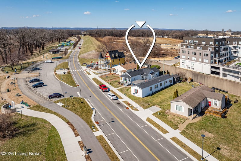 427 E Riverside Dr, Clarksville, IN 47129