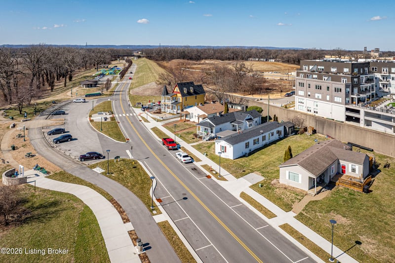 427 E Riverside Dr, Clarksville, IN 47129