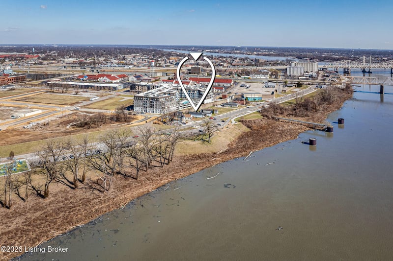 427 E Riverside Dr, Clarksville, IN 47129