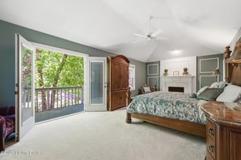 430 Blankenbaker Ln, Louisville, KY 40207