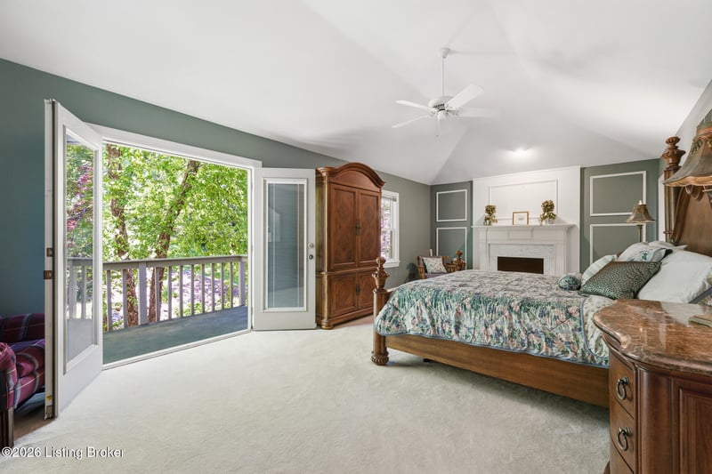 430 Blankenbaker Ln, Louisville, KY 40207
