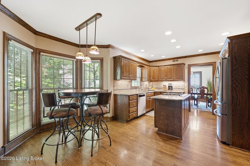 430 Blankenbaker Ln, Louisville, KY 40207
