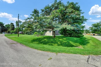 4300 Blue Sky Ct, Louisville, KY 40216