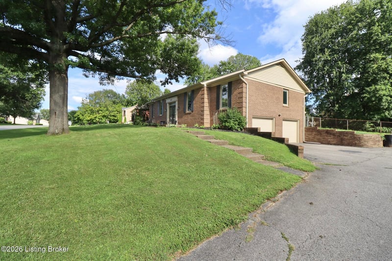 4305 Windy Oaks Rd, Louisville, KY 40241