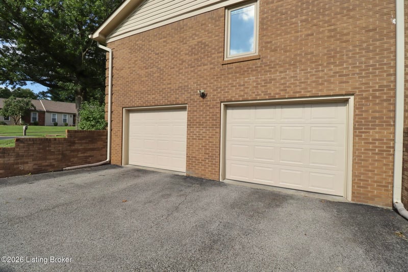 4305 Windy Oaks Rd, Louisville, KY 40241