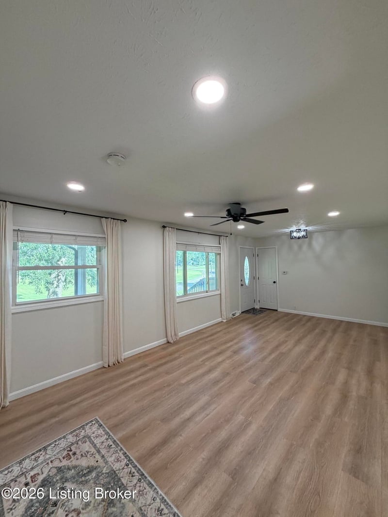 431 Cedarcrest Dr, Brandenburg, KY 40108