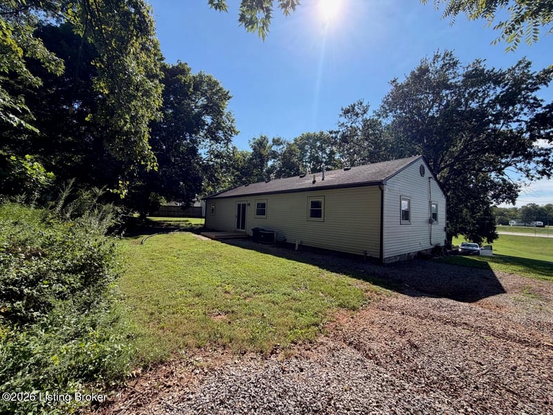 431 Cedarcrest Dr, Brandenburg, KY 40108