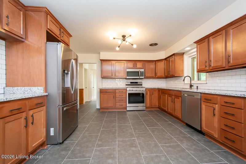 4310 Saint Regis Ln, Louisville, KY 40220