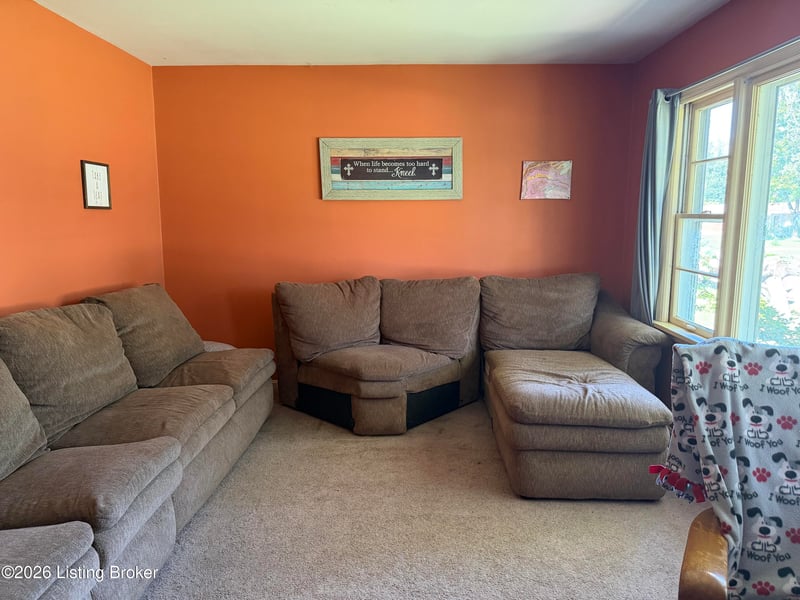 4318 Bayberry Dr, Louisville, KY 40216