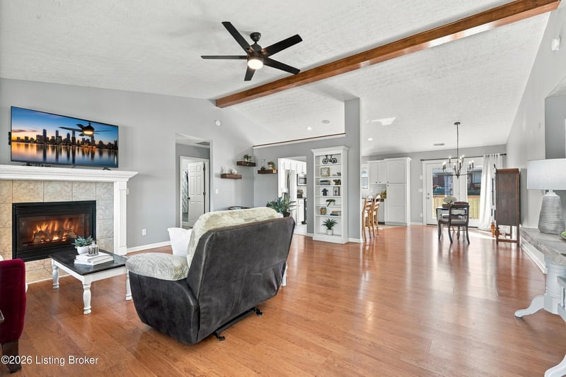 433 Lincoln Station Dr, Simpsonville, KY 40067