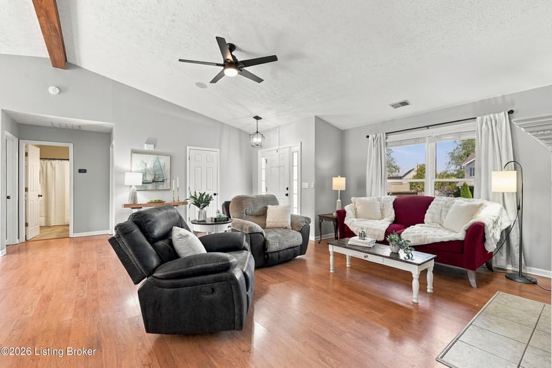 433 Lincoln Station Dr, Simpsonville, KY 40067